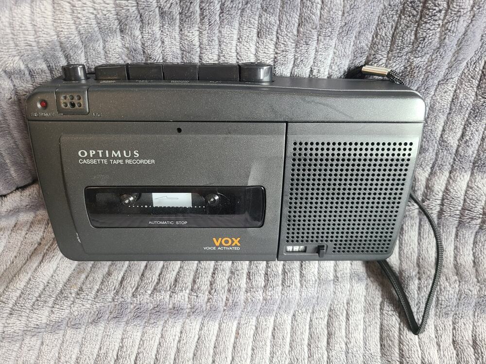 Vintage Radio Shack VOX Optimus CTR-116 cassette tape recorder & player